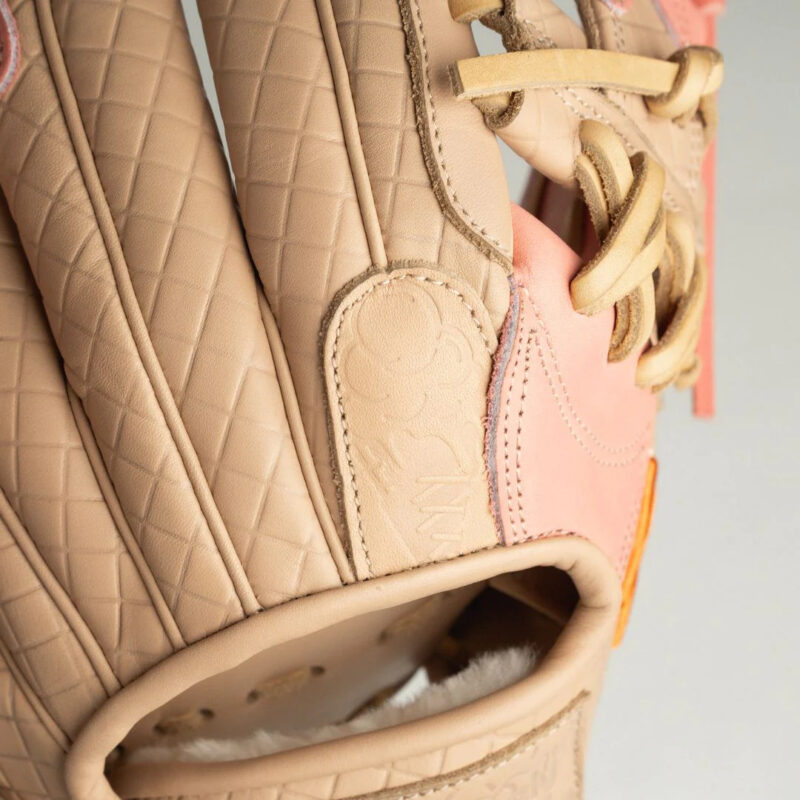 Strawberry • 11.5" • i-web • RHT